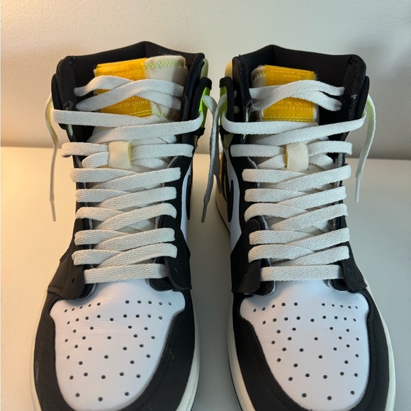Jordan 1 Retro High. White black volt university gold. Size 9.5 men’s. - Picture 4 of 5